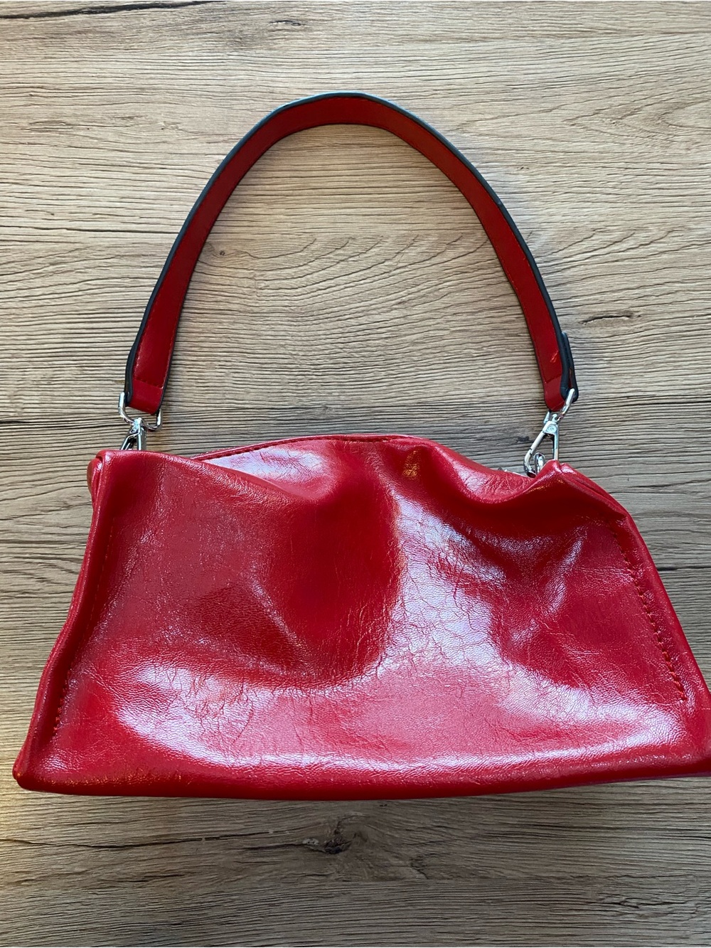 Women’s Red Shoulder Bag – Sleek Evening Handbag